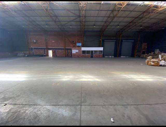 1,369M² WAREHOUSE TO LET IN NEW GERMANY